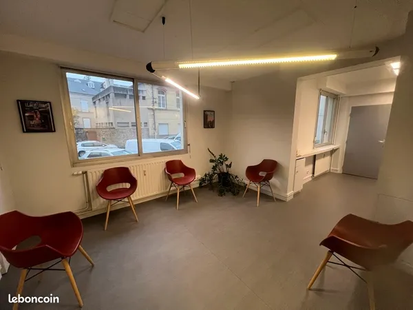 Plateau de bureaux 209 m² avec 4 parkings - Centre-ville de Laval