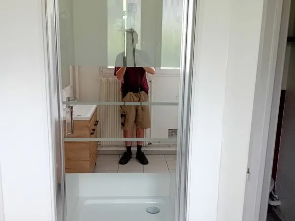 F3 à louer avec douche carrelée, cuisine équipée et fibre optique