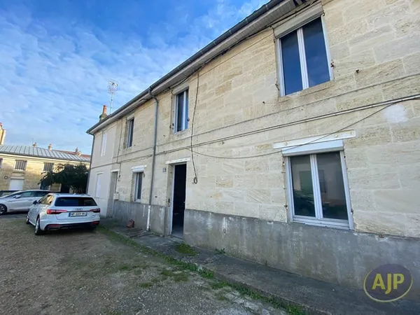 Appartement T1 rénové 26.5m2 / gare Saint-Jean