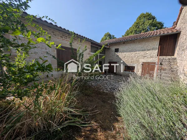 Maison de village rénovée, second bien à renover