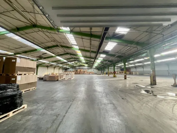 Entrepôt 10400 m²