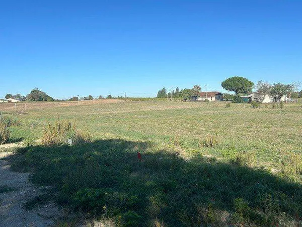 Terrain constructible 1881 m²