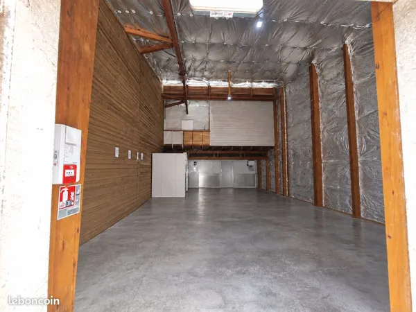 Local d'activité 195 m² + bureaux - Sainte-Luce - Direct propriétaire