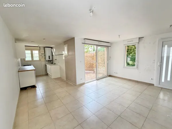 Maison neuve avec extérieur - Saint Parres aux Tertres