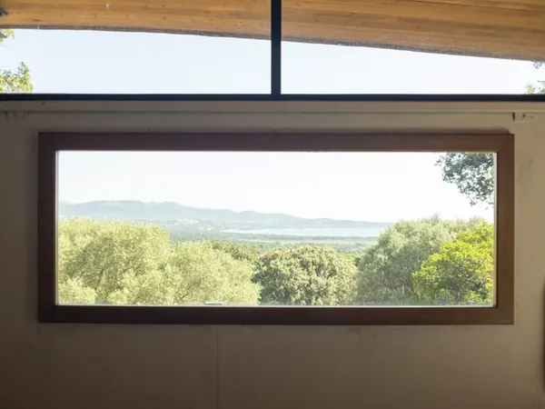 EXCLUSIVITE : Corse-du-Sud, maison Jean & Claude Prouvé Un