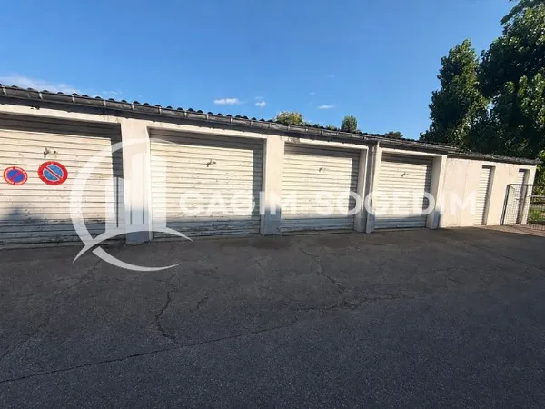 À vendre Garage box fermé à Saint-Louis