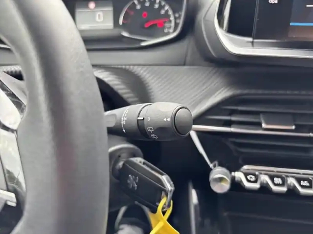 Peugeot 208 puretech 100 s&amp;s bvm6 style — photo 18
