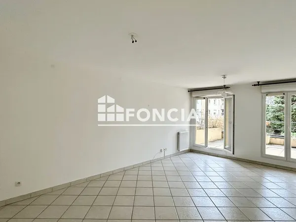 Appartement Location Bron 3p 83m² 1177€