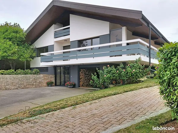 Villa 5 pièces 200 m²
