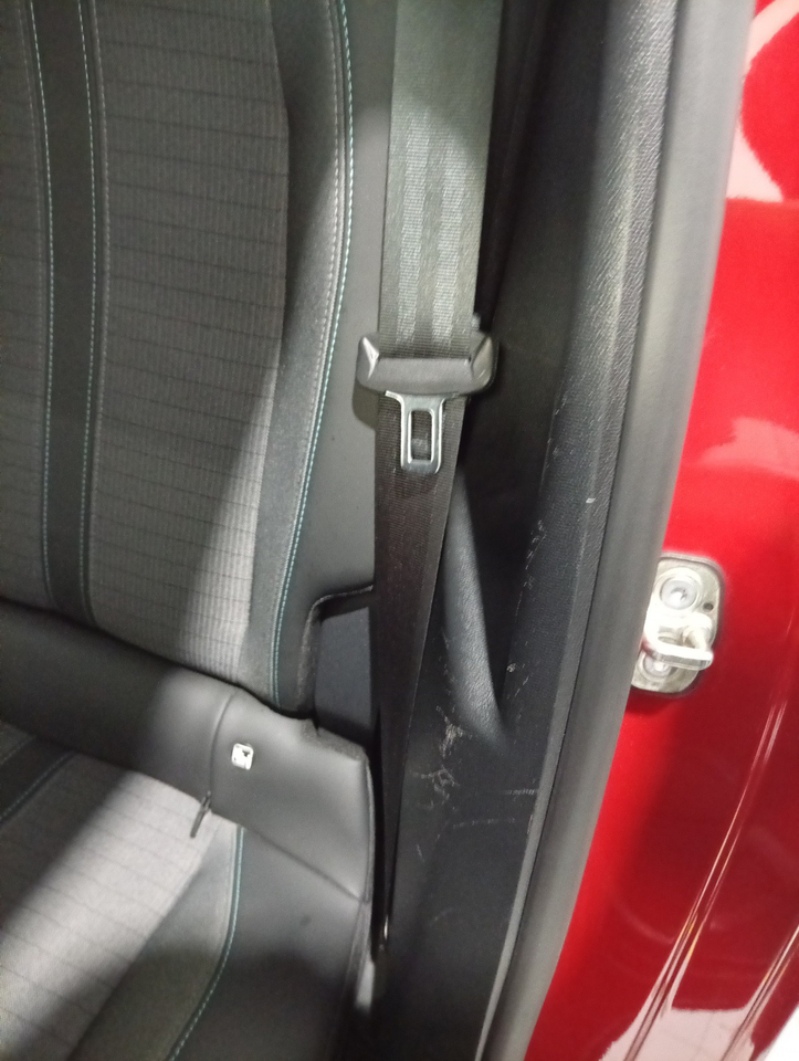 Peugeot 208 — photo 40
