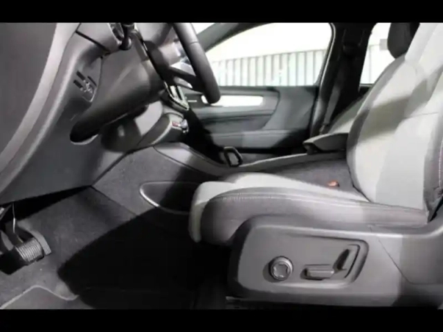 Volvo Xc40 t4 recharge 129 + 82ch plus dct 7 — photo 10