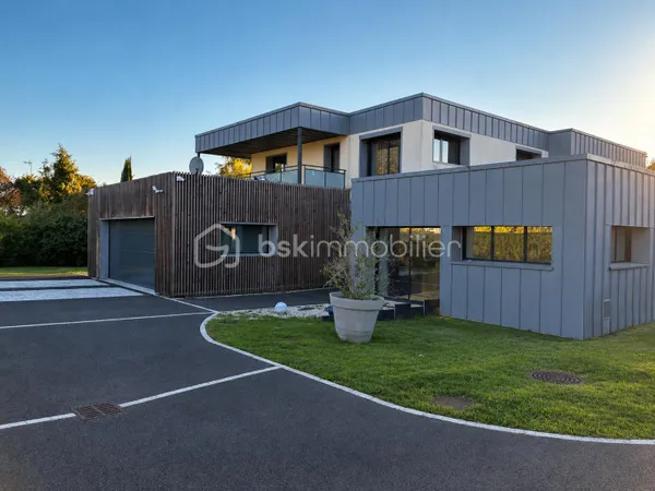Maison 8 pièces 335 m²