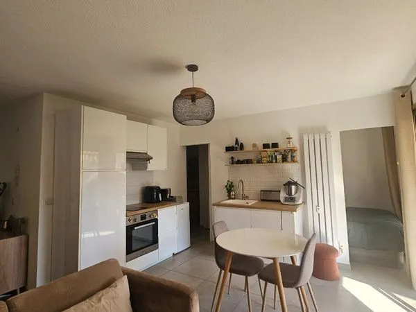 T1 BIS MEUBLÉ 32 m² - GRANDE TERRASSE 30 m² - BOX + CAVE