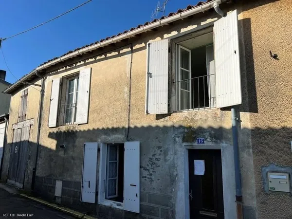Ruffec, Maison De Ville A Vendre Avec Jardin