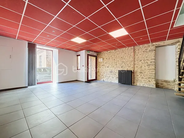 Local 5 pièces 183 m²