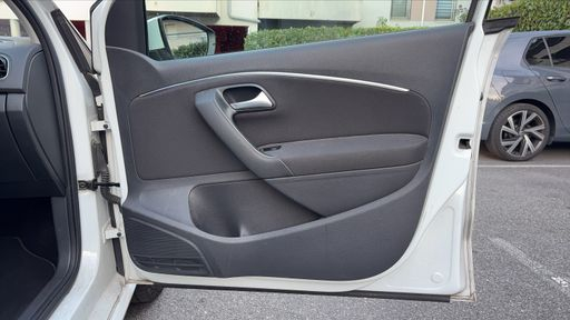 Volkswagen Polo 1.2 TSI 90 - Sportline – 2014 – 142090 km – Essence – Boîte Manuelle — photo 23