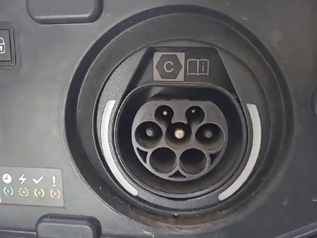Citroën C5 Aircross hybride rechargeable 225 e-eat8 — photo 55