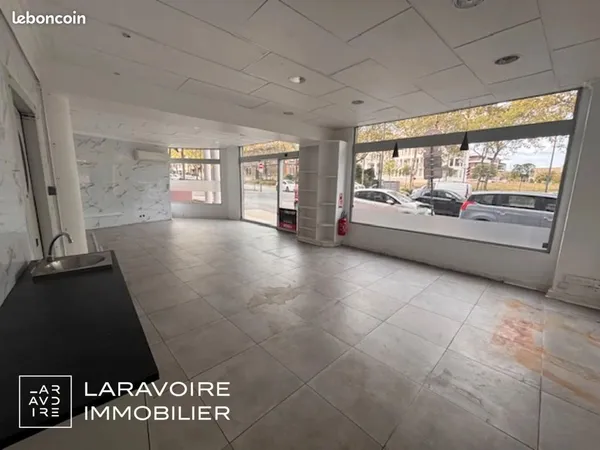 Local commercial 179 m² SAINT ETIENNE