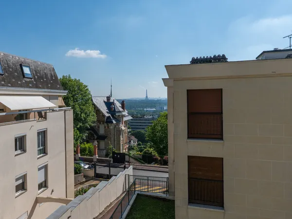 APPARTEMENT FAMILIAL DANS ENVIRONNEMENT PRIVILEGIE AU COEUR DE SAINT CLOUD