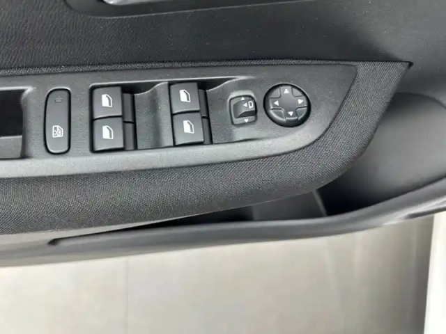 Peugeot 208 electrique 50 kwh 136ch — photo 19