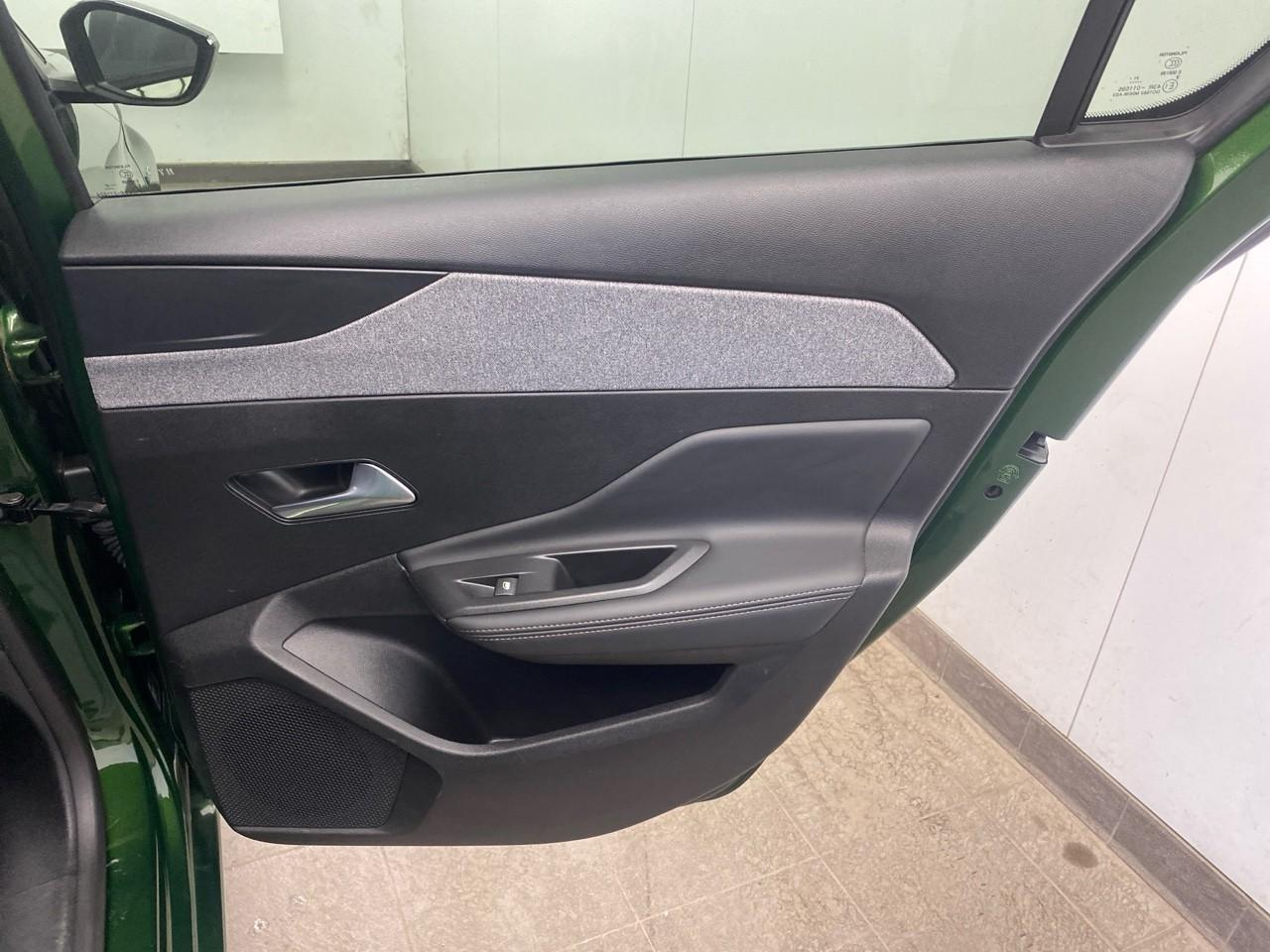 Peugeot 308 phev 180 e-eat8 allure pack — photo 24