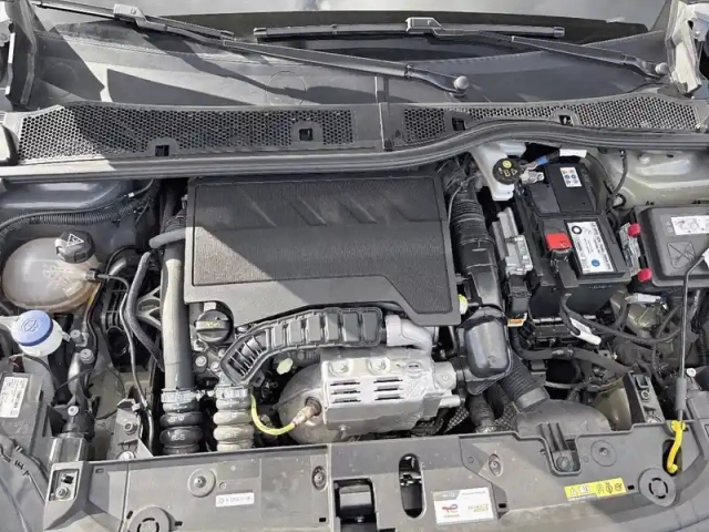 Peugeot 208 puretech 100 s&amp;s bvm6 — photo 13