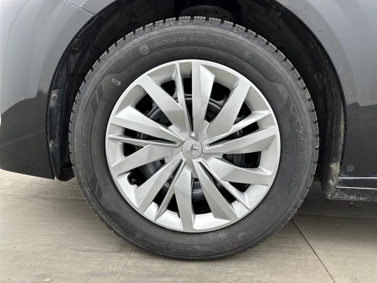 Peugeot 208 puretech 75 s&s bvm5 like — photo 14