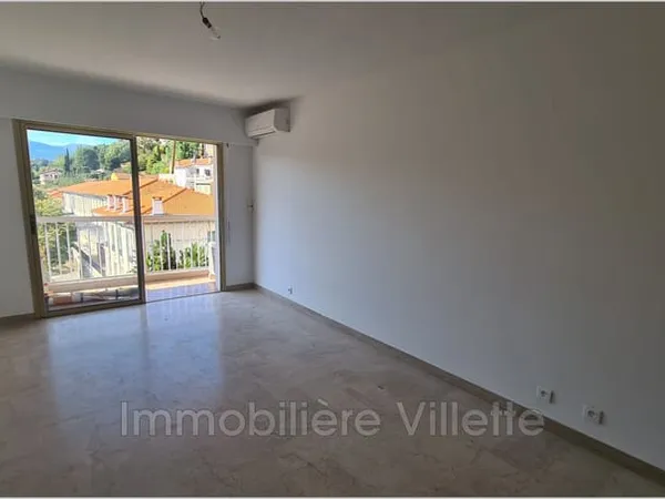 Proche toutes commodités, spacieux appartement 2 pièces bien e