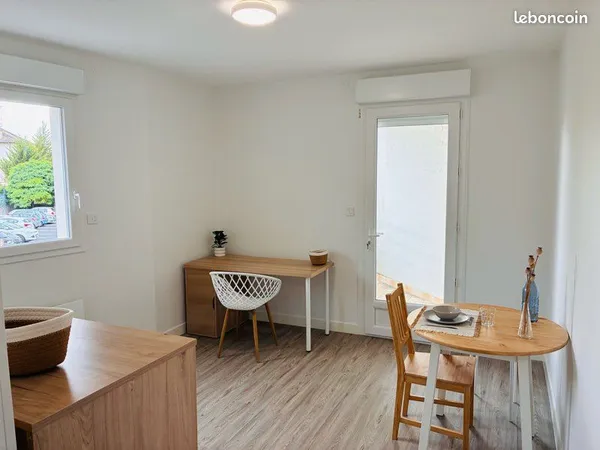 Studio tout équipé avec balcon et parking Niort