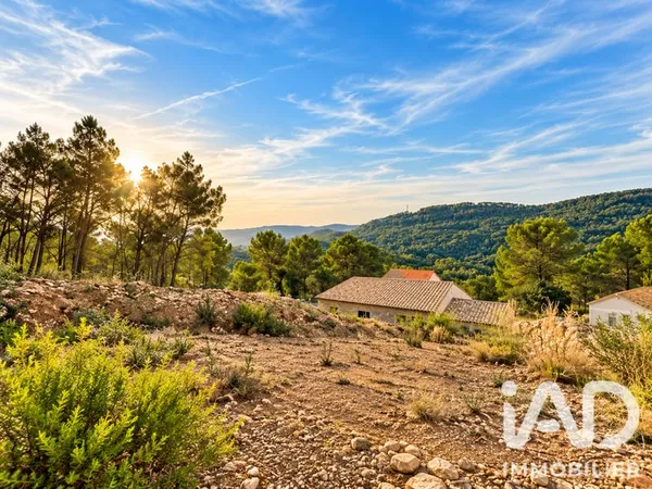 Terrain 827 m²