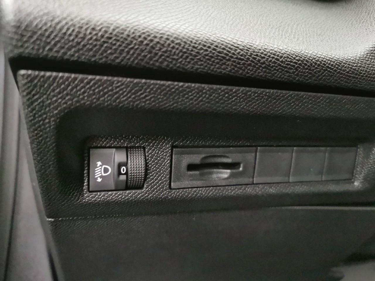 Peugeot 308 sw hybrid 145 e-dcs6 style — photo 18