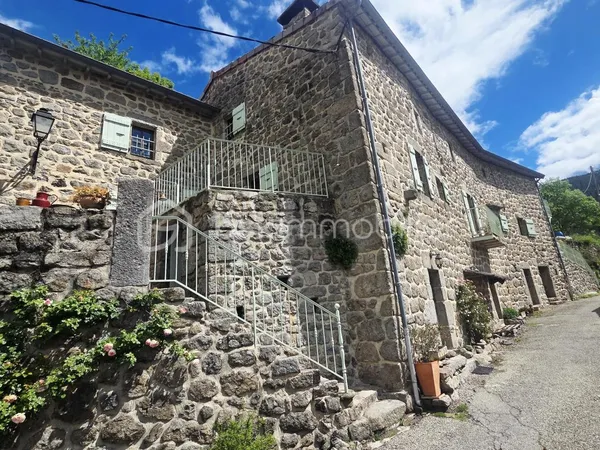 Charmante Maison en Pierre d'environ 160 m² à Laviolle (Ardèche)