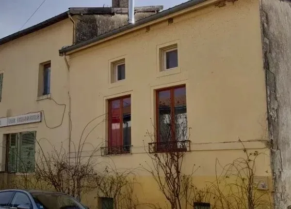 Maison spacieuse, 4 chambres (coupée en 2 appartements)