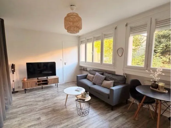 T2 lumineux avec balcon - 38 m² - Résidence L'Aquillon - Saint-Étienne