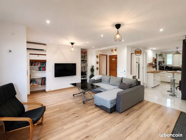 Appartement T3 traversant 70,5 m² - rénové en profondeur - balcon - cave - (garage en option)