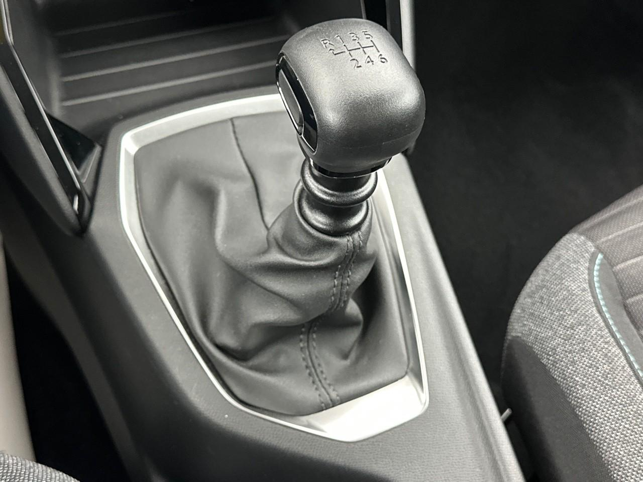 Peugeot 208 puretech 100 s&s bvm6 style — photo 28