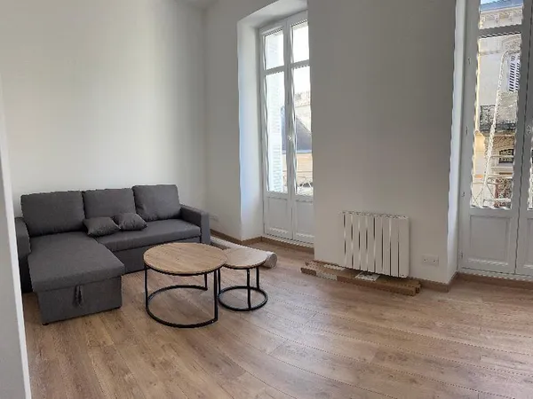 Appartement T2 BORDEAUX - 30 m2 - 1010 Euros TTC