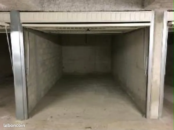 Garage boxe fermé bld Roi René
