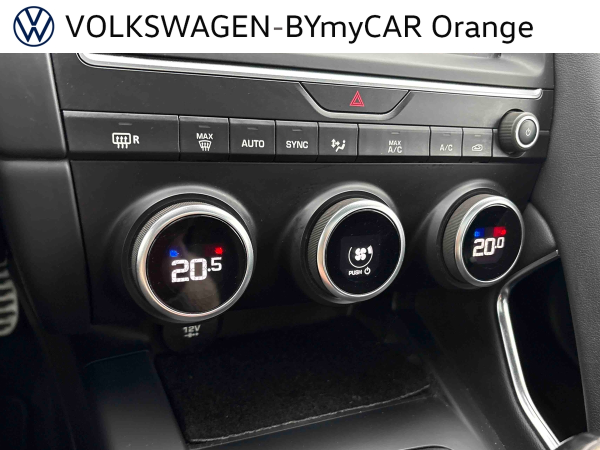 Jaguar E-Pace 2.0 D - 150 ch 2WD BVM — photo 28