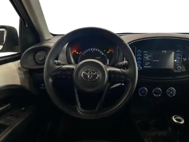 Toyota Aygo x 1.0 vvt-i 72ch dynamic — photo 9