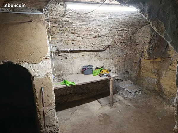Cave Ecusson