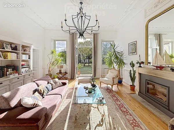 Maison 10 pièces 370 m²