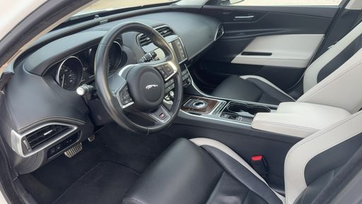 Jaguar XE 3.0 SC V6 340 BVA - S – 2016 – 62831 km – Essence – Boîte Automatique — photo 26