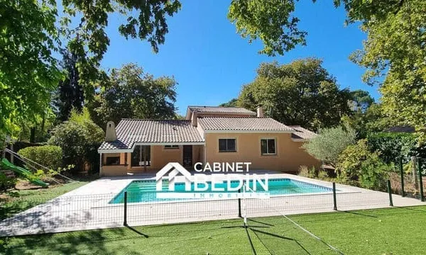 Maison 8 pièces 198 m²