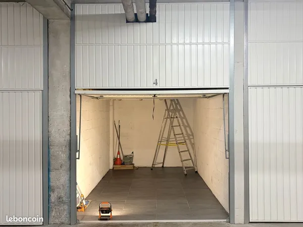 BOX 26m2 HAUT DE GAMME POUR STOCKAGE - Marseille 13012