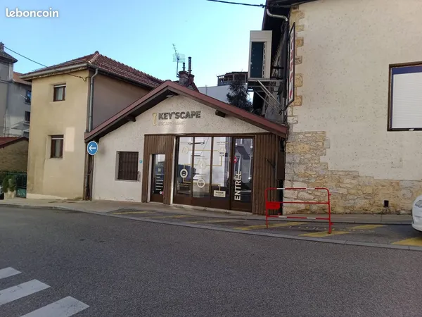 Local commercial/artisanal 250 m² - Valserhône