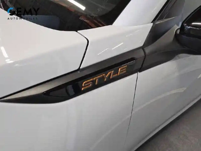 Peugeot 2008 hybrid 145 e-dcs6 — photo 27