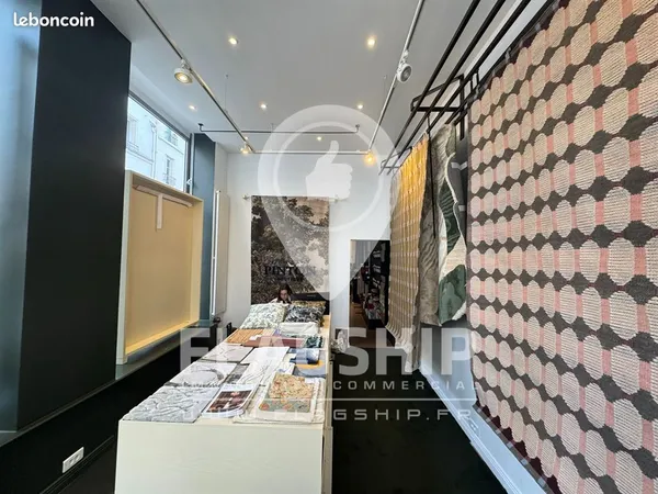 Local commercial 114 m² PARIS