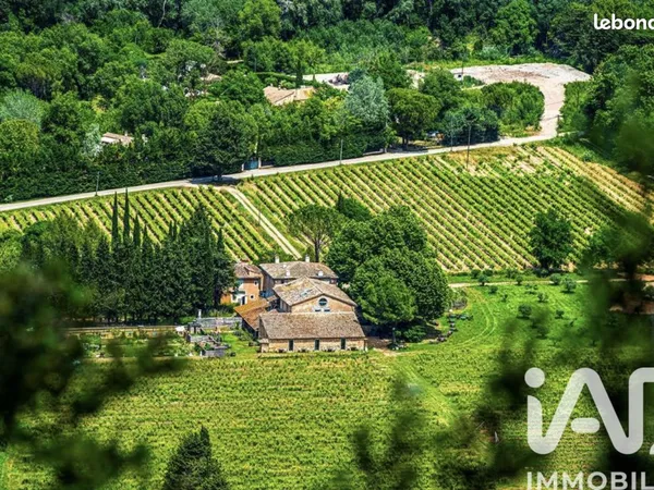 Maison familiale 5 pièces 817 m²