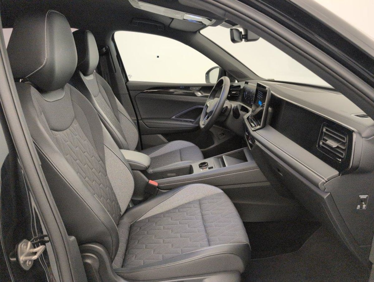 Volkswagen Tiguan — photo 9